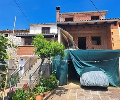 Poreč, Istrie : Opportunité d'investissement dans une maison mitoyenne