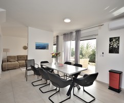 Luxury villa with pool for sale in Jadrija