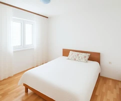 Kaštel Stari, trzypokojowe mieszkanie o powierzchni 81,88 m² oraz lokal użytkowy o powierzchni 32,65 m²