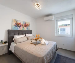 Casa independiente con piscina disponible en Kaštela para comprar en Croacia