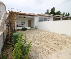 Terraced apartment with two bedrooms, close to the center