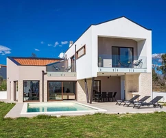 Istria, Krnica, villa moderna con piscina y vistas impresionantes al mar