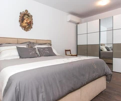 Maison moderne avec piscine disponible à Seget Vranjica à l'achat en Croatie