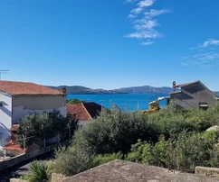 Čiovo, Trogir, stavební pozemek 572 m², 180 m od moře