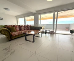 Appartamento attraente con vista mare, in una posizione tranquilla!
