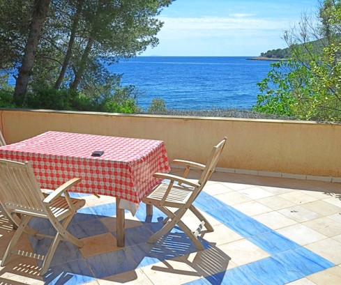 Exklusive Villa direkt am Meer auf Šolta – bereit für eine luxuriöse Umgestaltung