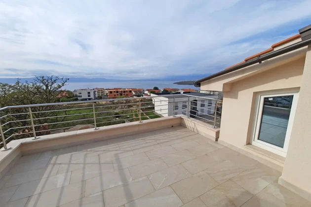 Vonzó apartman tengerre néző kilátással, 1500 m-re a strandtól!