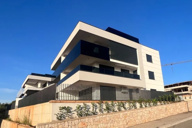 ¡NUEVO ÁTICO DÚPLEX CON PISCINA EN LA AZOTEA Y VISTAS AL MAR!
