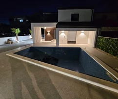 Moderne Doppelhaushälfte mit Pool auf Vir zu verkaufen in Kroatien