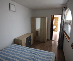 1 červená mora