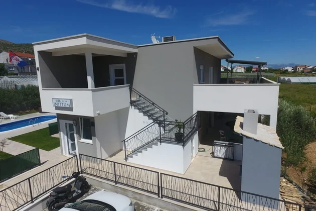 Trogir, villa de luxe de 340 m2 avec piscine et grand jardin paysager