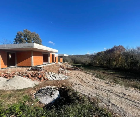 Nowoczesne parterowe domy z basenem na sprzedaż w Tinjan w Chorwacji