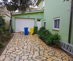 Lado sur de Vir a 50 metros del mar con tres apartamentos