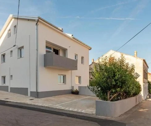 Isla de Ugljan, Preko, bonita casa con tres apartamentos y vistas al mar