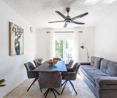 Brela, apartament z dwoma sypialniami bezpośrednio przy plaży z panoramicznym widokiem