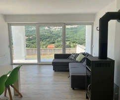 NUOVA VILLA BIFAMILIARE AI MARGINI DELLA ZONA VERDE, IN POSIZIONE TRANQUILLA!
