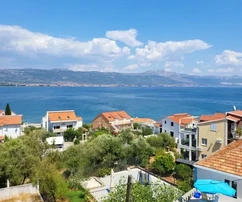 Trogir, Arbanija, casa sin terminar de 5 plantas, 498 m2, vista al mar