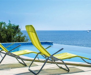 Rogoznica Villa fronte mare con piscina a sfioro in vendita