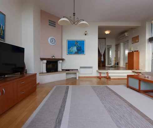 Opatija, Centro, apartamento dúplex de 147 m², jardín, vista al mar