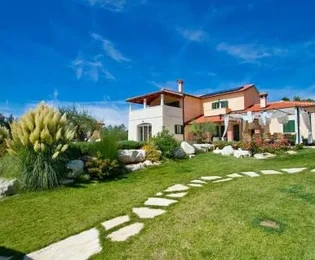 Istria, Višnjan: Villa immersa nella natura