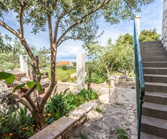 Kamenný dom s výhľadom na more na ostrove Brač na predaj v Chorvátsku