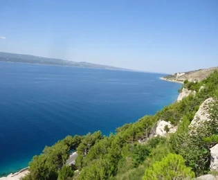 Локва Рогозница, участок под застройку у моря, открытый вид