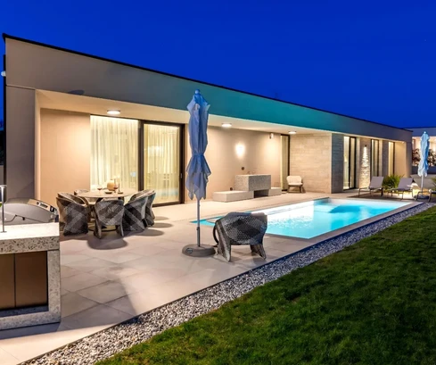 Istria, Poreč: Villa moderna con piscina y privacidad
