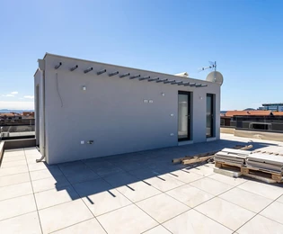 Vodice, Neubau N2 - S5, moderne Wohnung im zweiten Stock mit Dachterrasse, 111,56 m²