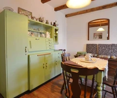 Casa in pietra sul mare con giardino, in posizione tranquilla!
