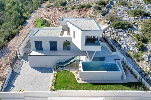 Luxury villa with pool for sale in Murter Betina