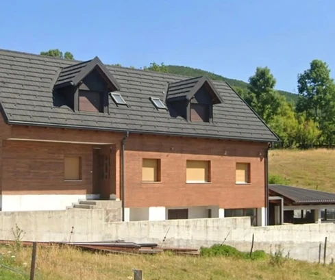 Gorski Kotar, Mrkopalj, ház 4 lakással, 2 075 m²-es telken