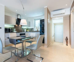 EKSKLUZYWNE UMEBLOWANE MIESZKANIE Z PANORAMICZNYM WIDOKIEM NA MORZE, W ATRAKCYJNEJ LOKALIZACJI, 700 M OD MORZA!