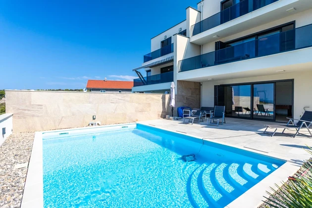 Luxusvilla mit Pool in Rogoznica zu verkaufen in Kroatien
