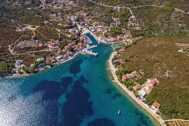 Građevinsko zemljište drugi red od mora s idejnim projektom Dugi otok Žman - 422 m²