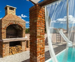 Barban közelében medencés és szaunás villa eladó Horvátországban