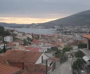 Trogir,samostojeća kuća 130 m2 sa okućnicom 380 m2