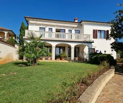 Villa de lujo en venta con vista al mar en Umag, Croacia