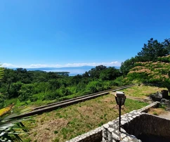 MAISON INDIVIDUELLE AVEC VUE PANORAMIQUE SUR LA MER ET GRAND JARDIN !