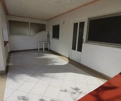 Appartement au rez-de-chaussée avec grande terrasse