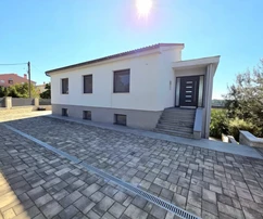 Istria, Pula: Nowoczesny dom z basenem i trzema apartamentami