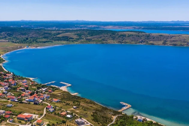 Stavební pozemek druhý řad od moře Rtina