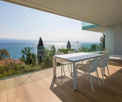 Lussuoso appartamento con due camere da letto in vendita a Opatija in Croazia