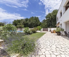 Casa con appartamenti e piscina in vendita a Medolino in Croazia
