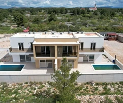 Vodice, Srima - Radová dvojdom S1 s bazénom, 270 m od pláže