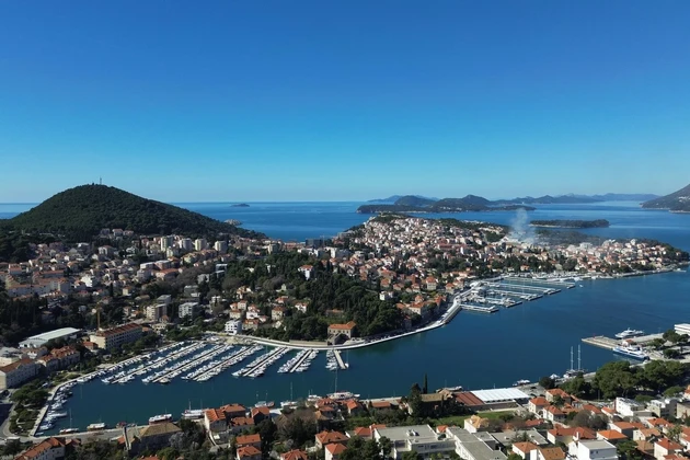 Dubrovnik, Gornji Kono - trojizbový byt s terasou, záhradou a výhľadom na more