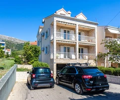 Maison résidentielle de trois logements à vendre à Podstrana en Croatie