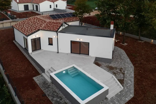 Kuća s bazenom 144 m2, Barban