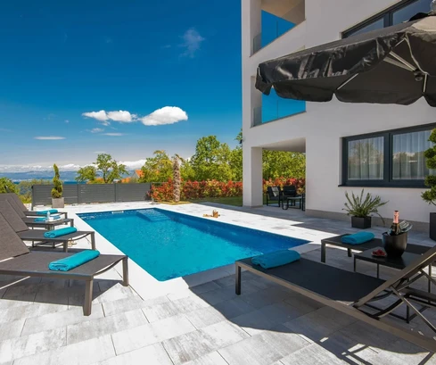 Apartamento de lujo en planta baja con vista al mar