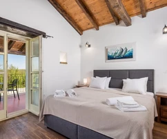 Villa en pierre d'Istrie avec piscine à vendre à Tinjan en Croatie