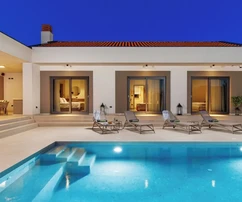 Istrie, Rovinj: Moderní luxusní vila v jedné úrovni